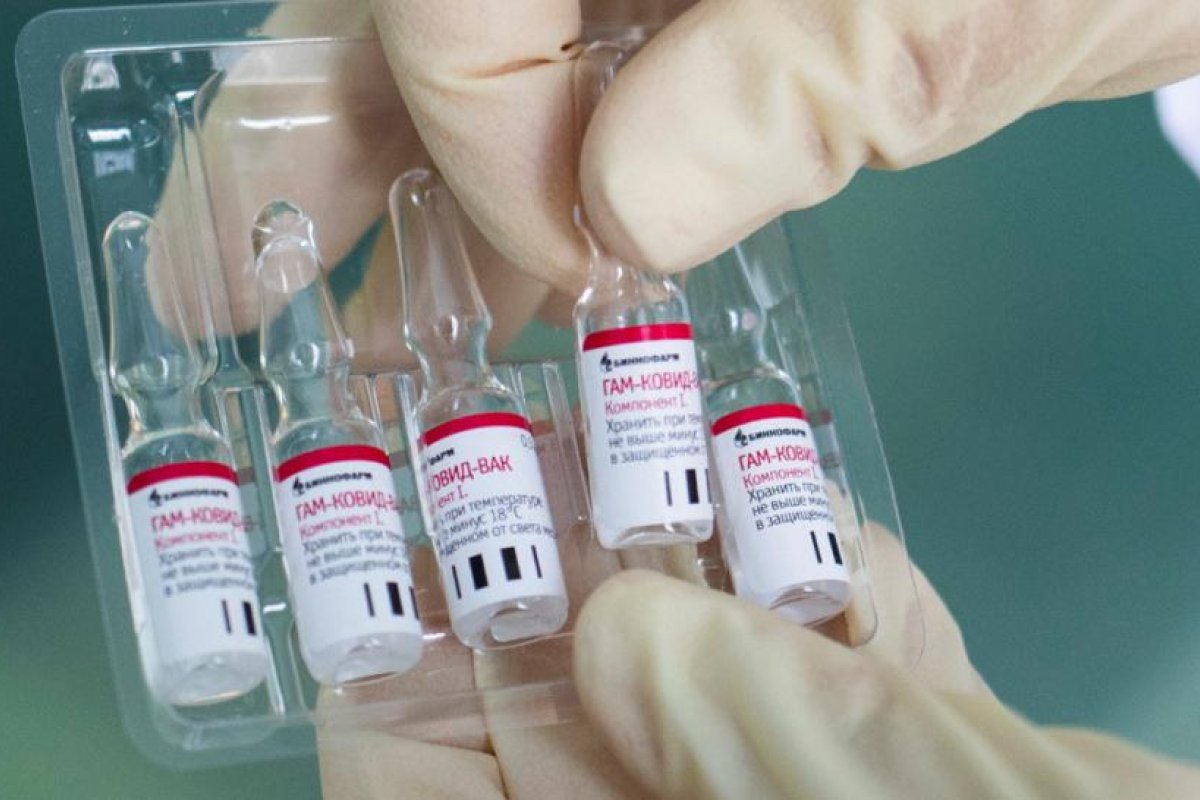"Todo suena muy alentador": Más de 100 médicos de EE.UU. comprueban que la vacuna rusa Sputnik V "incita la formación de anticuerpos y es segura"