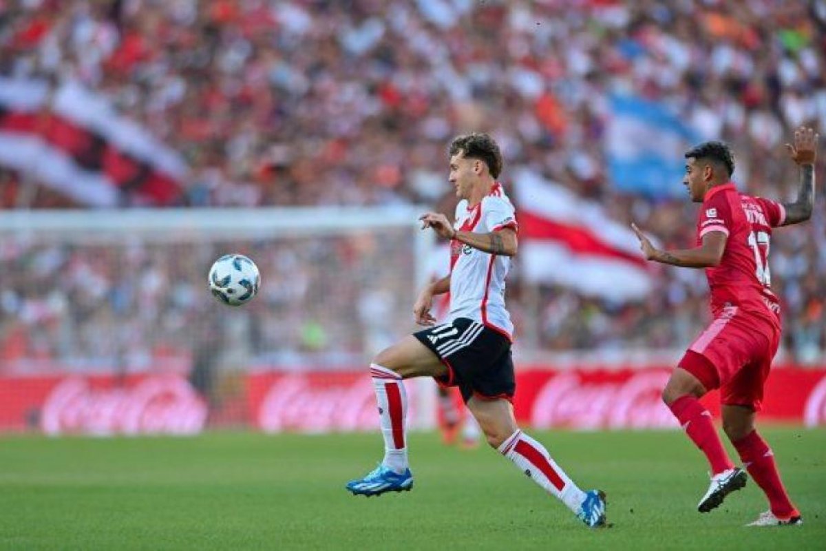 River Plate se enfrenta a Argentinos Juniors en el Torneo Apertura 2026
