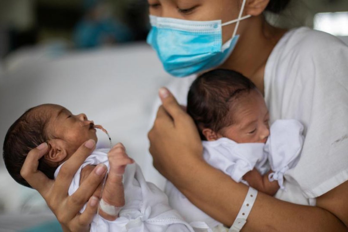 Un bebé nace con anticuerpos contra el coronavirus tras contagiarse su madre durante el embarazo