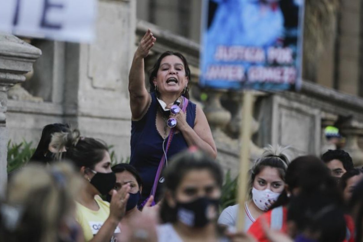 Femicidio de la docente: 40.000 firmas para impedir la renuncia del juez que desestimó las denuncias