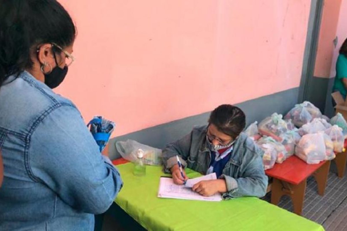 Alumnos de la Escuela “Juanita Briones” recibieron unidades alimentarias