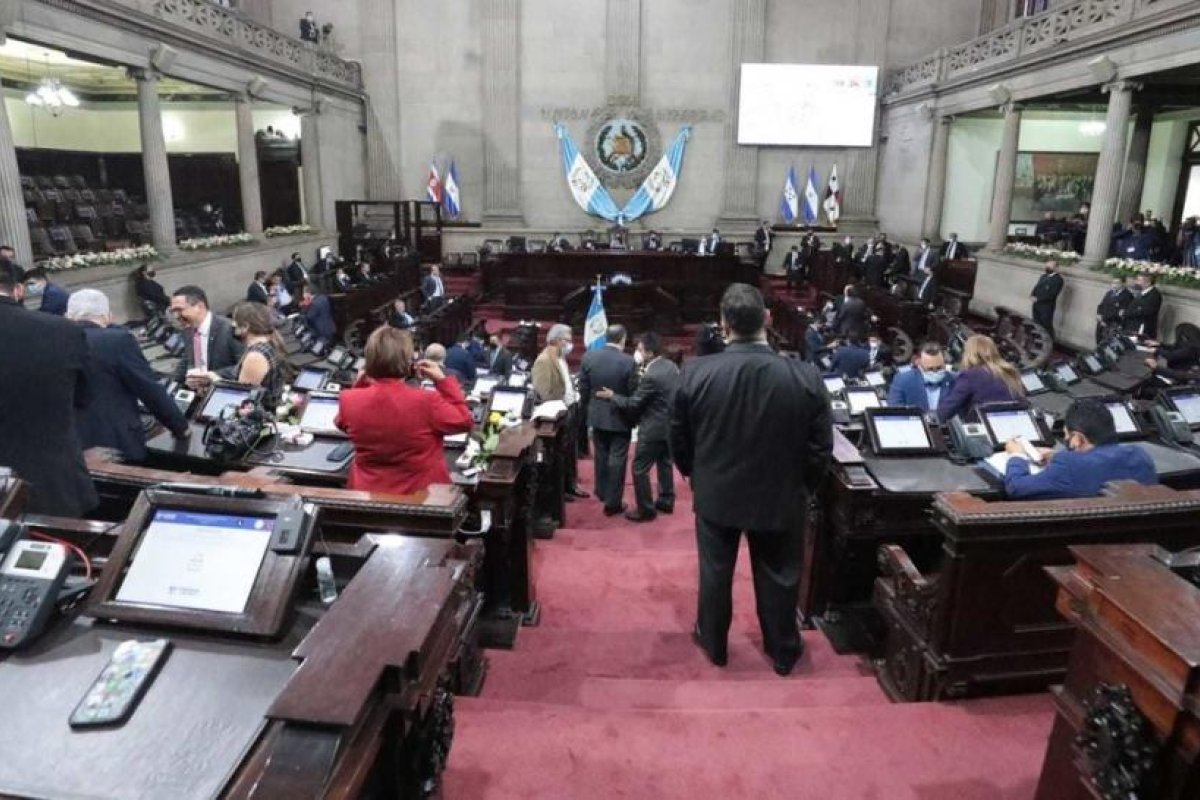 "Protección de la Vida y la Familia": De qué trata la ley aprobada en Guatemala que endurece penas por aborto y prohíbe el matrimonio homosexual