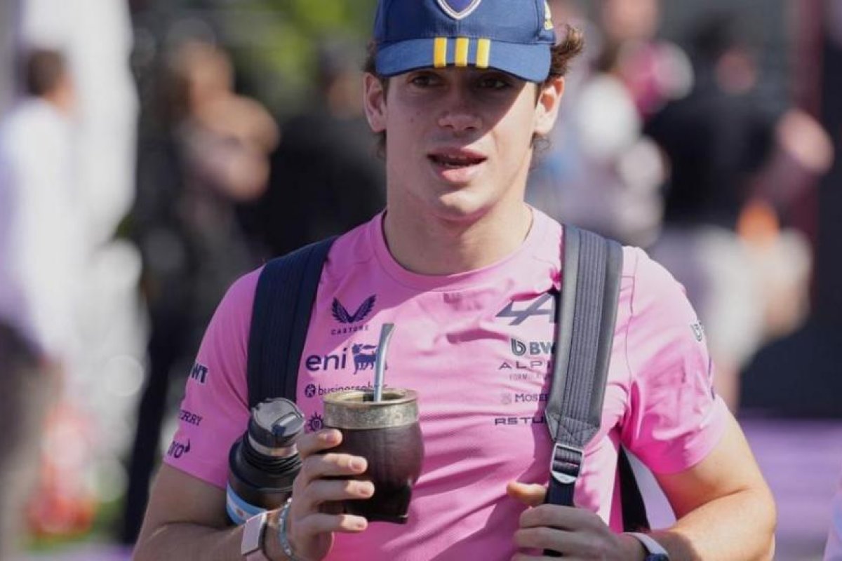 Franco Colapinto se Presenta en el GP de Australia con Estilo Argentino