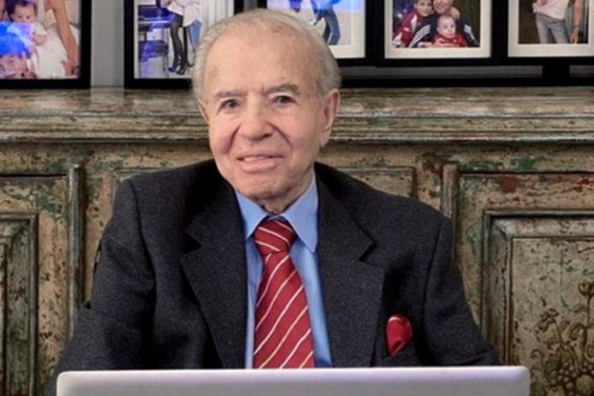 Carlos Menem continúa internado, estable y monitoreado