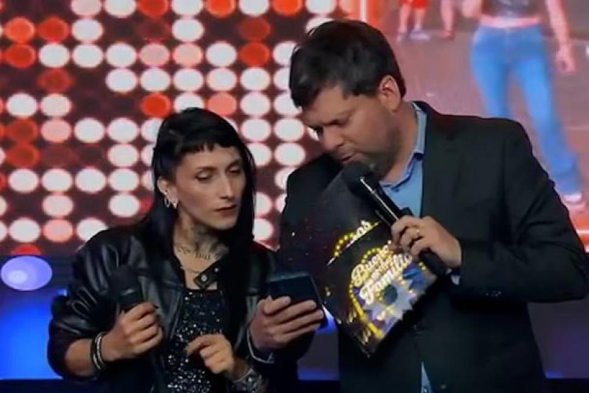 Cantante callejera Yanella transforma su vida con premio en televisión