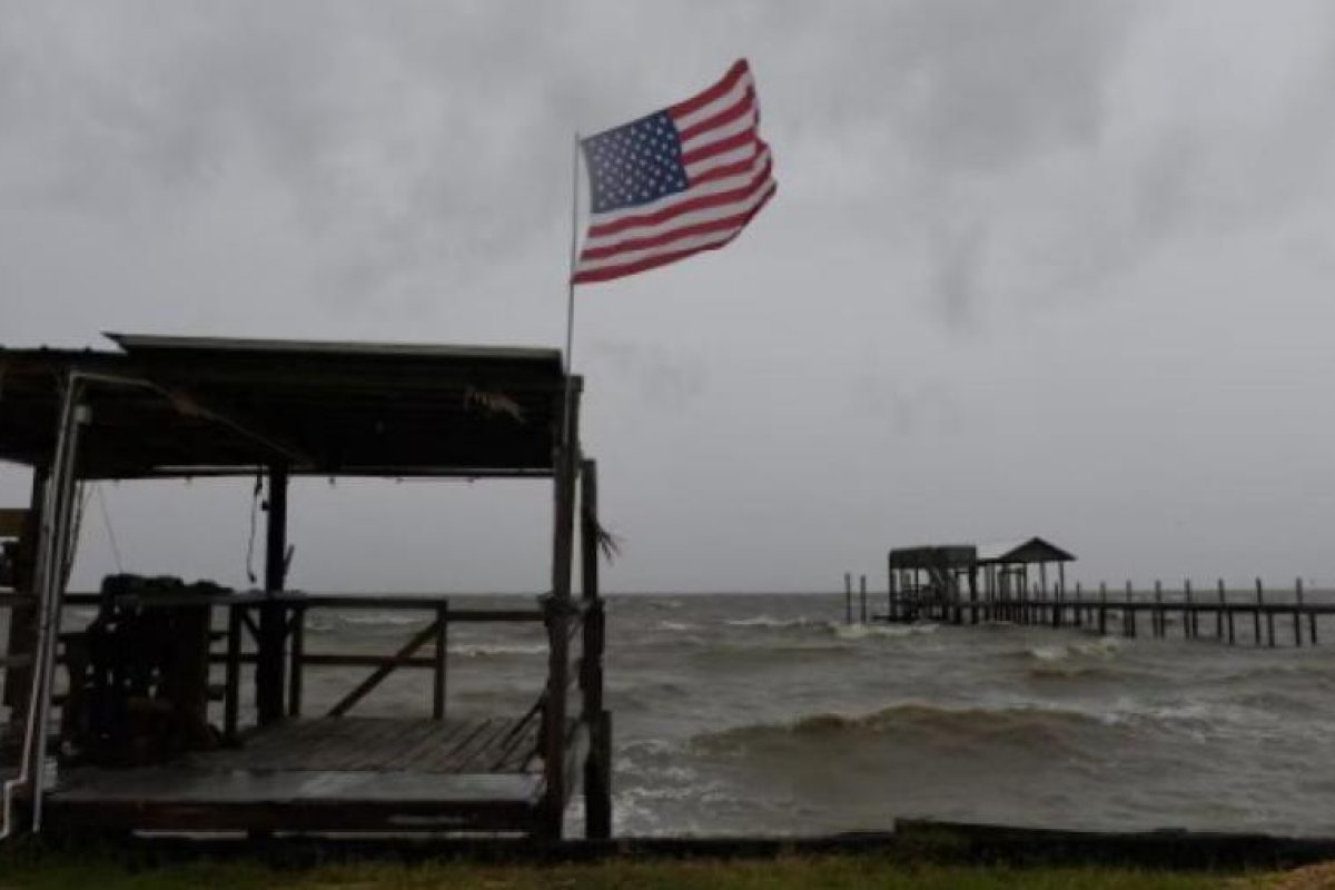 Huracán Isaías impacta Florida y Alabama: Emergencia federal declarada