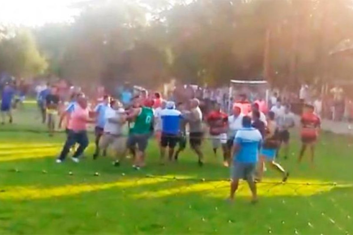 Serios disturbios en un partido de fútbol en el que “jugaban por una fortuna”