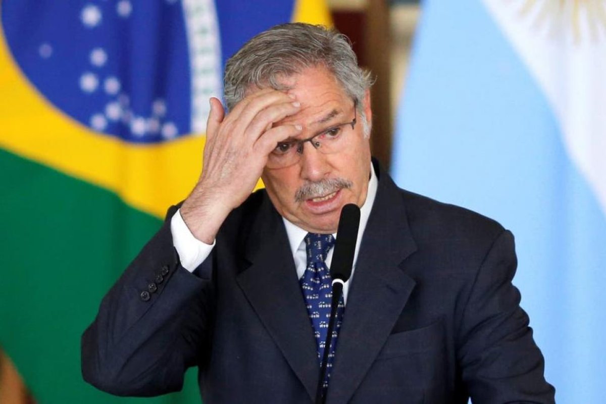 Fuerte malestar con Solá por haber inventado detalles de una conversación entre Fernández y Biden