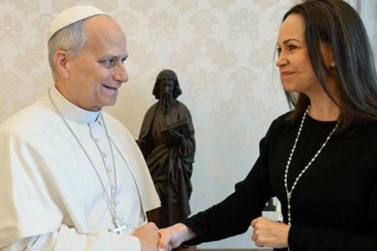 María Corina Machado se Reúne con el Papa León XIV para Abordar Crisis en Venezuela