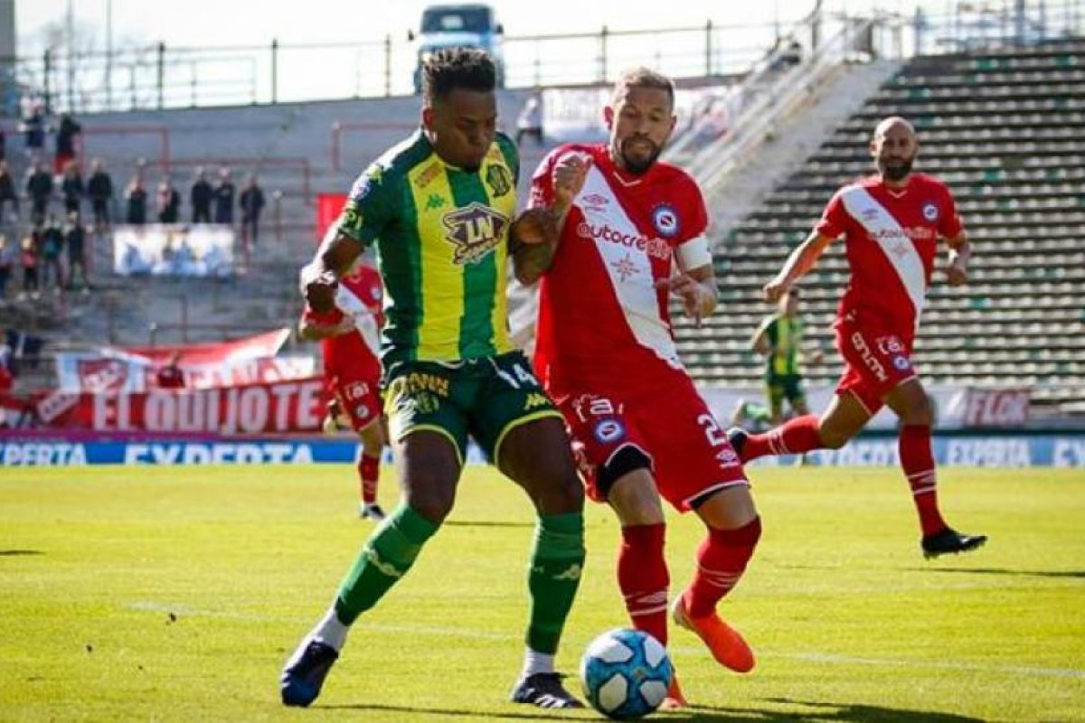Aldosivi y Argentinos se miden en un duelo clave por la clasificación