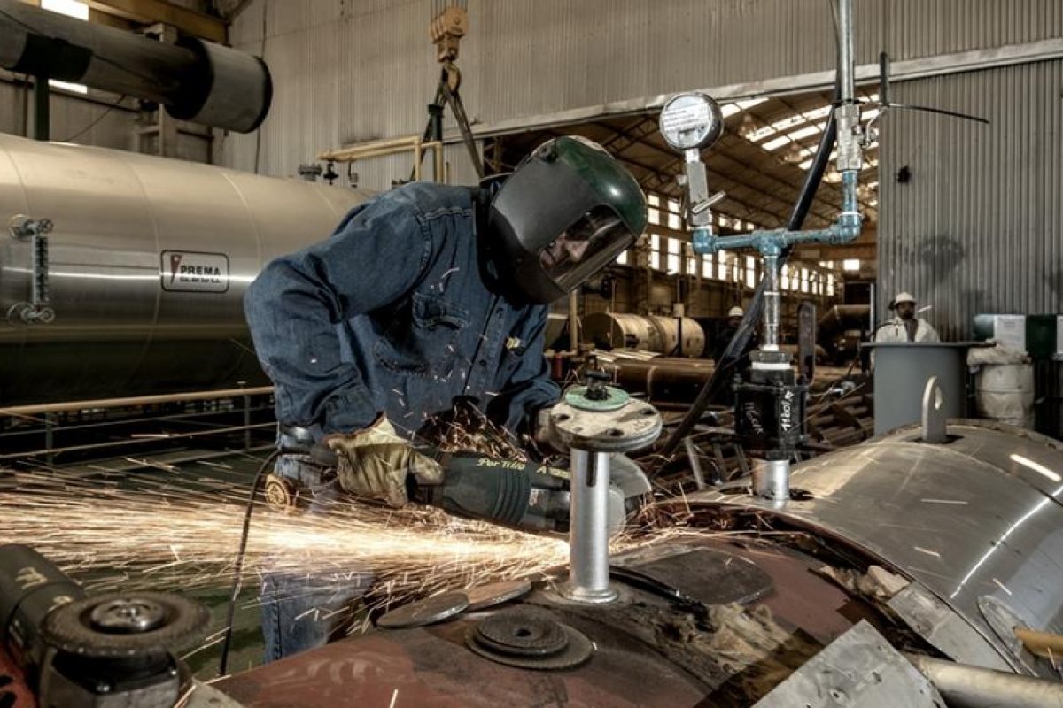 El 54,1% de las fábricas operó con normalidad en agosto y el 2,6% estuvo sin actividad