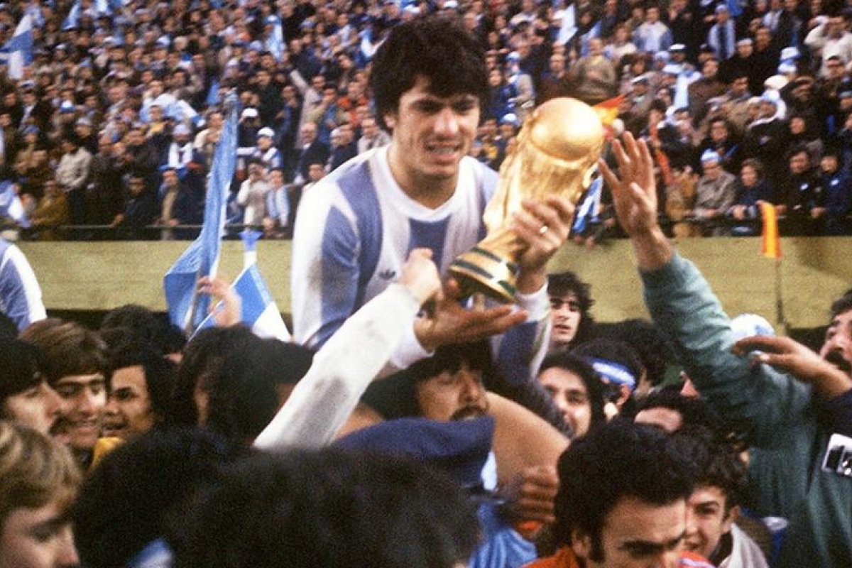 Passarella figura entre los 10 mejores defensores de la historia