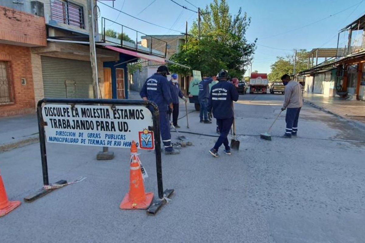 Barrio Mercantil: El Municipio continúa las mejoras en las calles con tareas de bacheo integral
