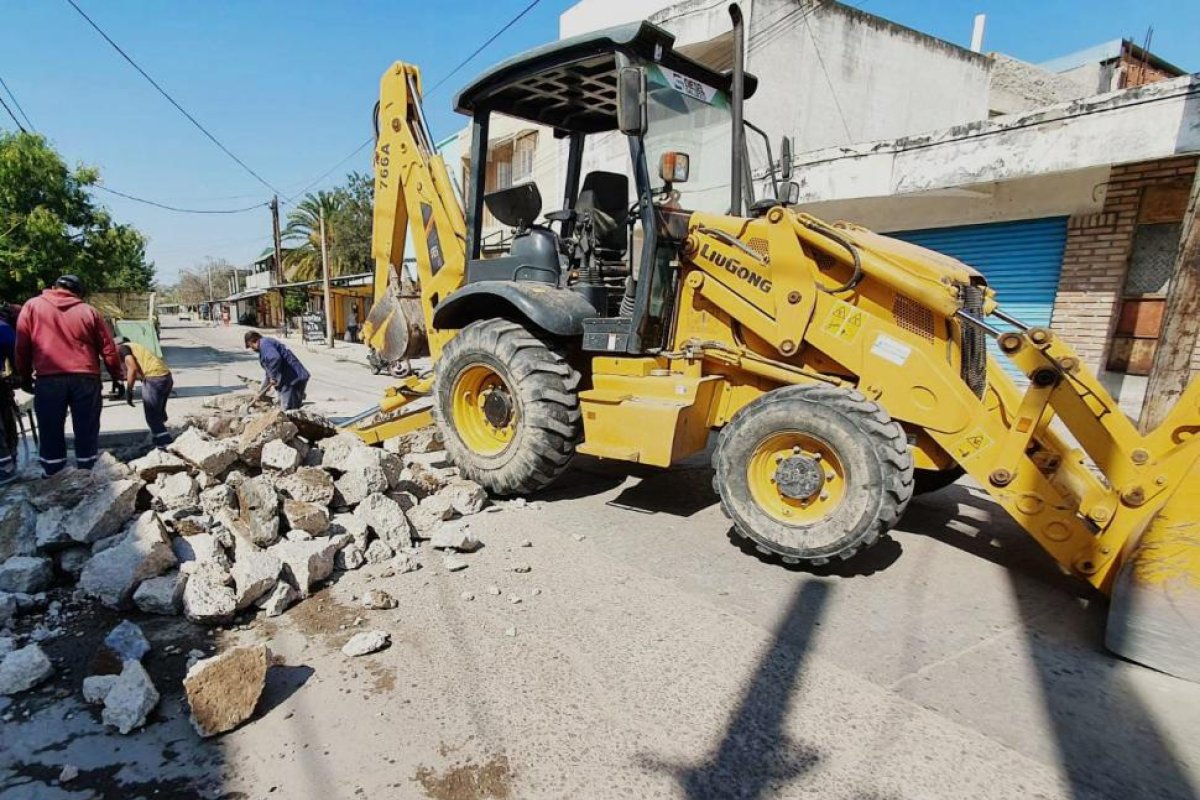 Barrio Mercantil: Realizan trabajos de bacheo integral
