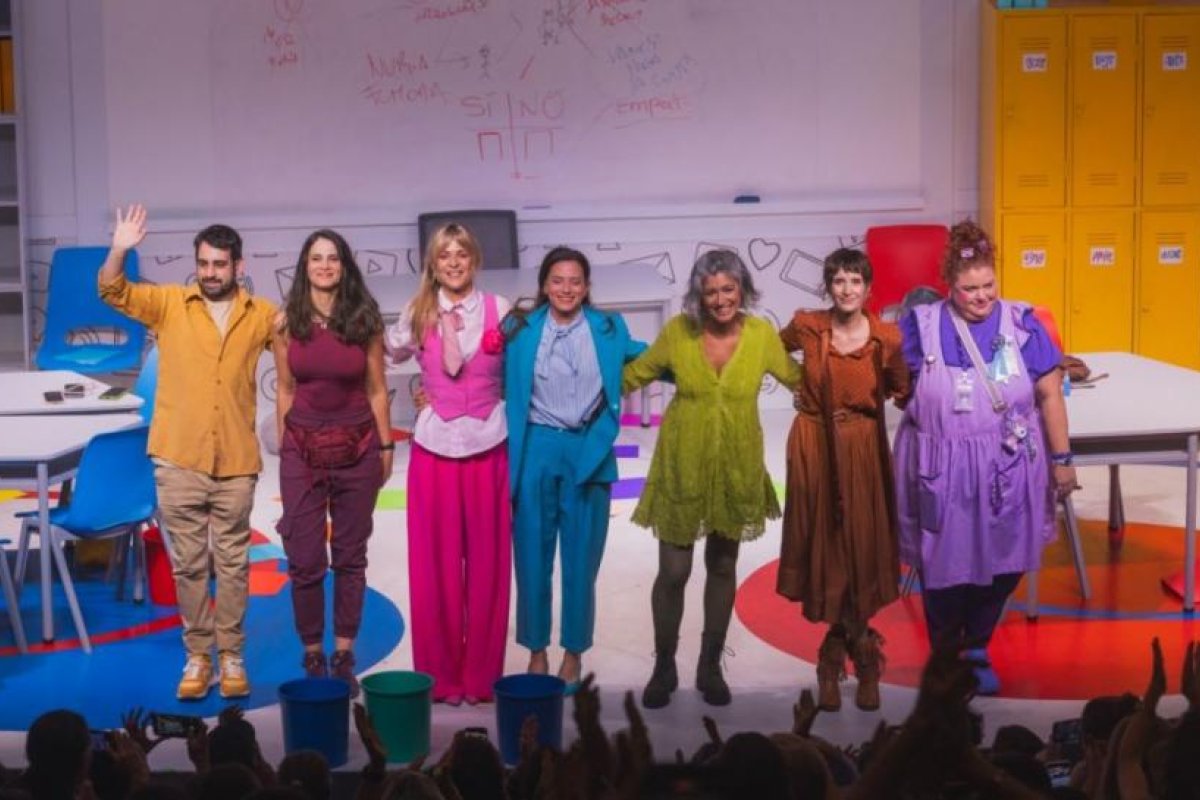 Mica Riera revela su embarazo durante la función de "El chat de mamis"
