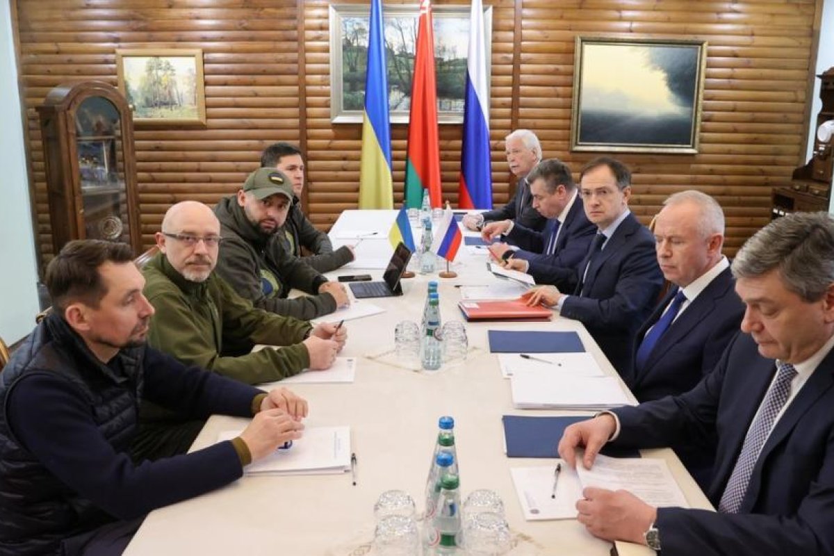 El líder de la delegación rusa enumera los puntos principales de la postura de Rusia en las negociaciones con Ucrania