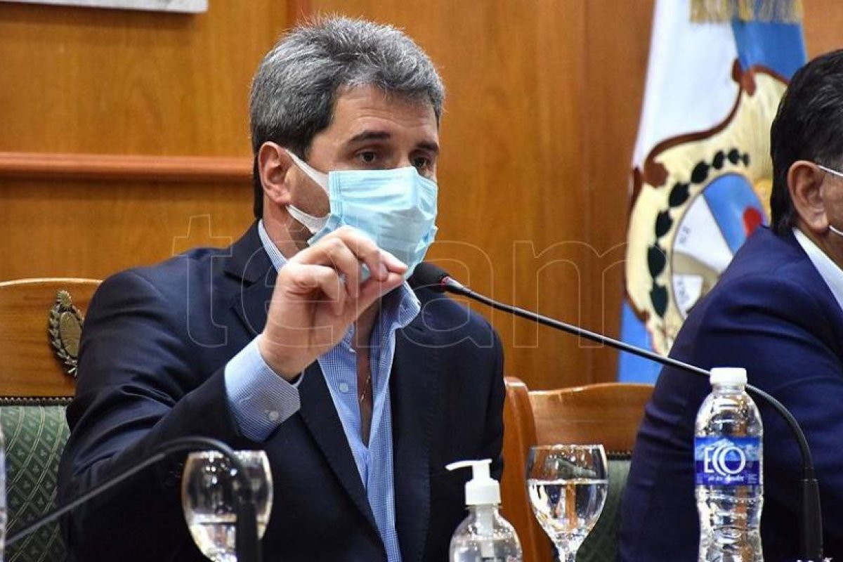 El gobernador Sergio Uñac fue internado con coronavirus, pero está "bien y trabajando"