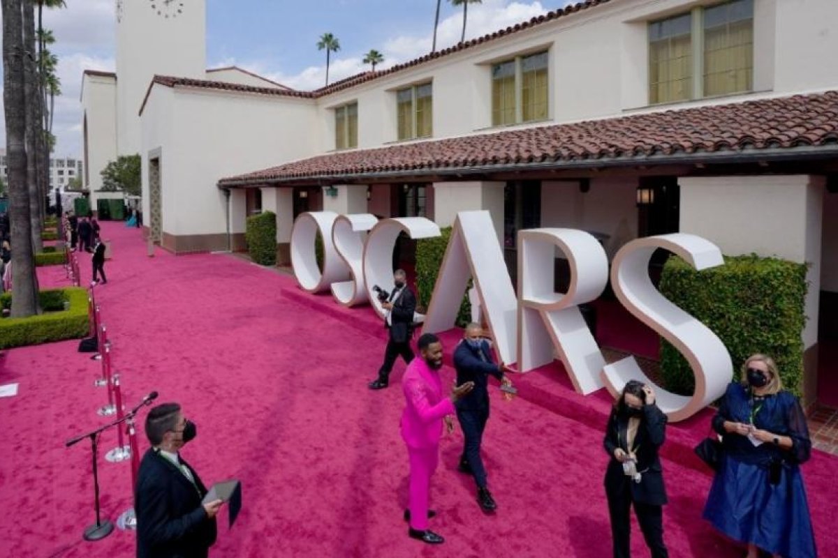Avanzan los Oscar con una ceremonia dinámica y diferente a lo habitual