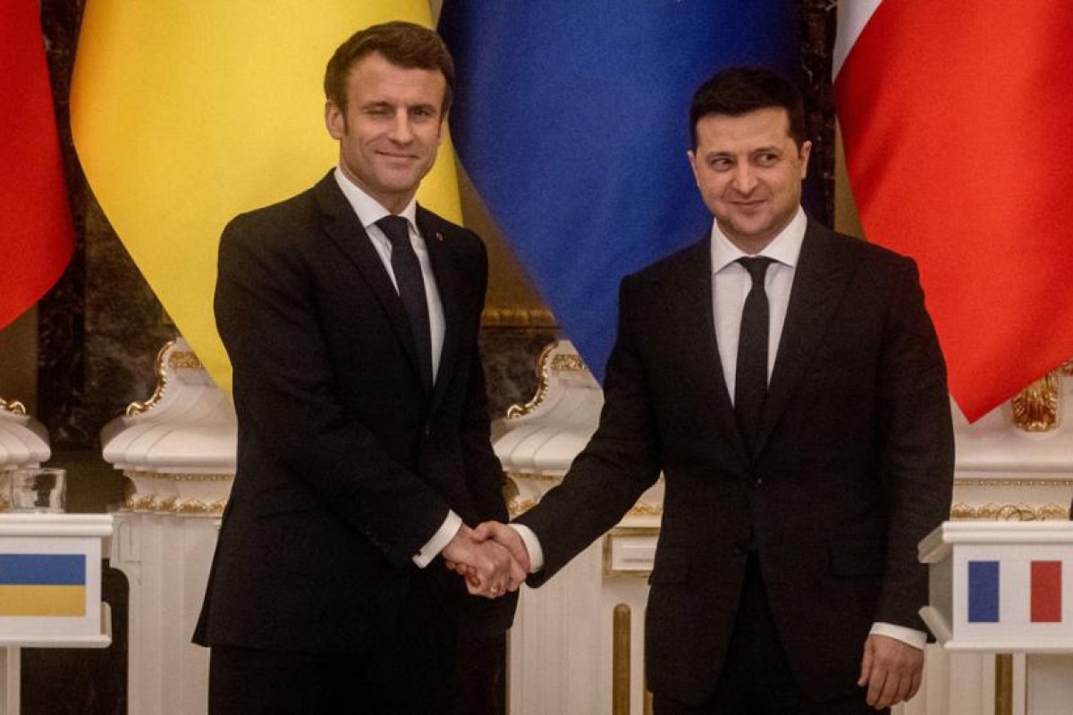 Macron y Zelenski mantienen una conversación telefónica