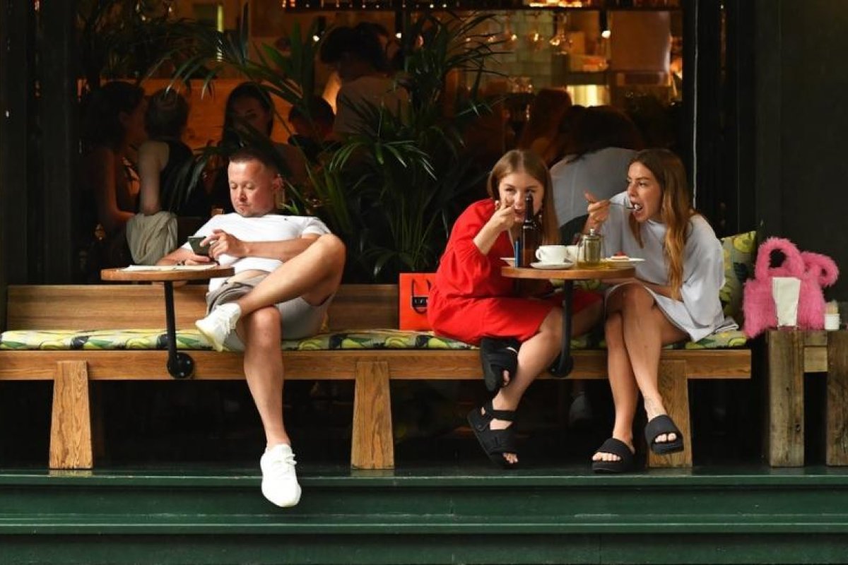 Moscú restringe el acceso a los restaurantes frente al repunte de casos de coronavirus