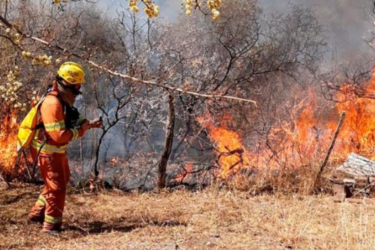 Evacuan a más de 50 personas por un incendio en el suroeste de Córdoba