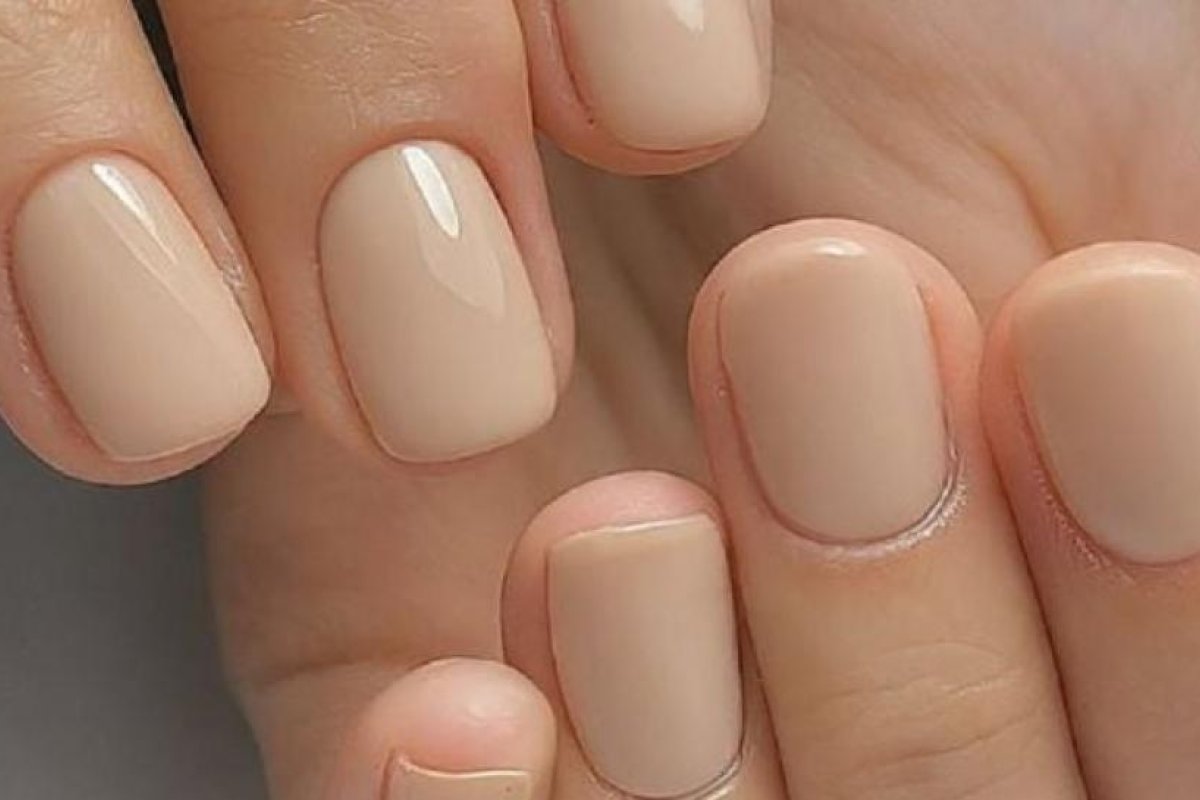 Nail Art 2026: El Renacer de las Uñas Cuadradas en Manicuría
