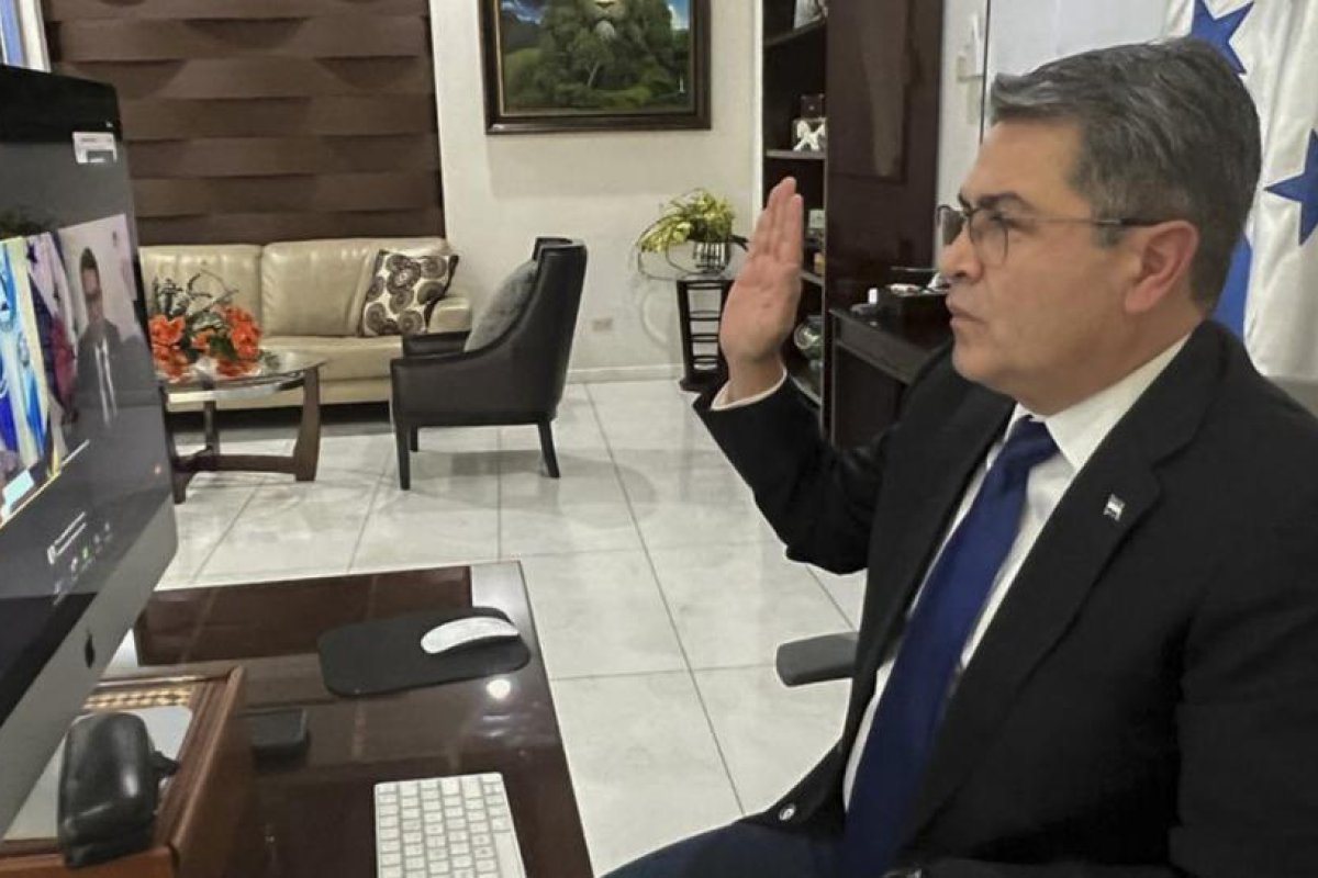 El expresidente hondureño Juan Orlando Hernández se une al Parlacen y adquiere inmunidad en medio de acusaciones por narcotráfico de EE.UU.