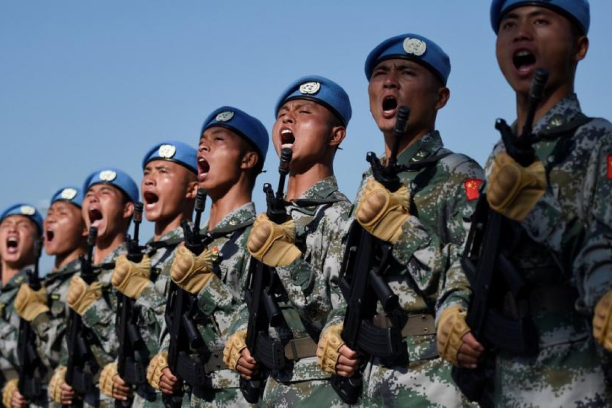 China está desarrollando súper soldados y "busca dominar EE.UU. y el resto del mundo", según el jefe de Inteligencia estadounidense