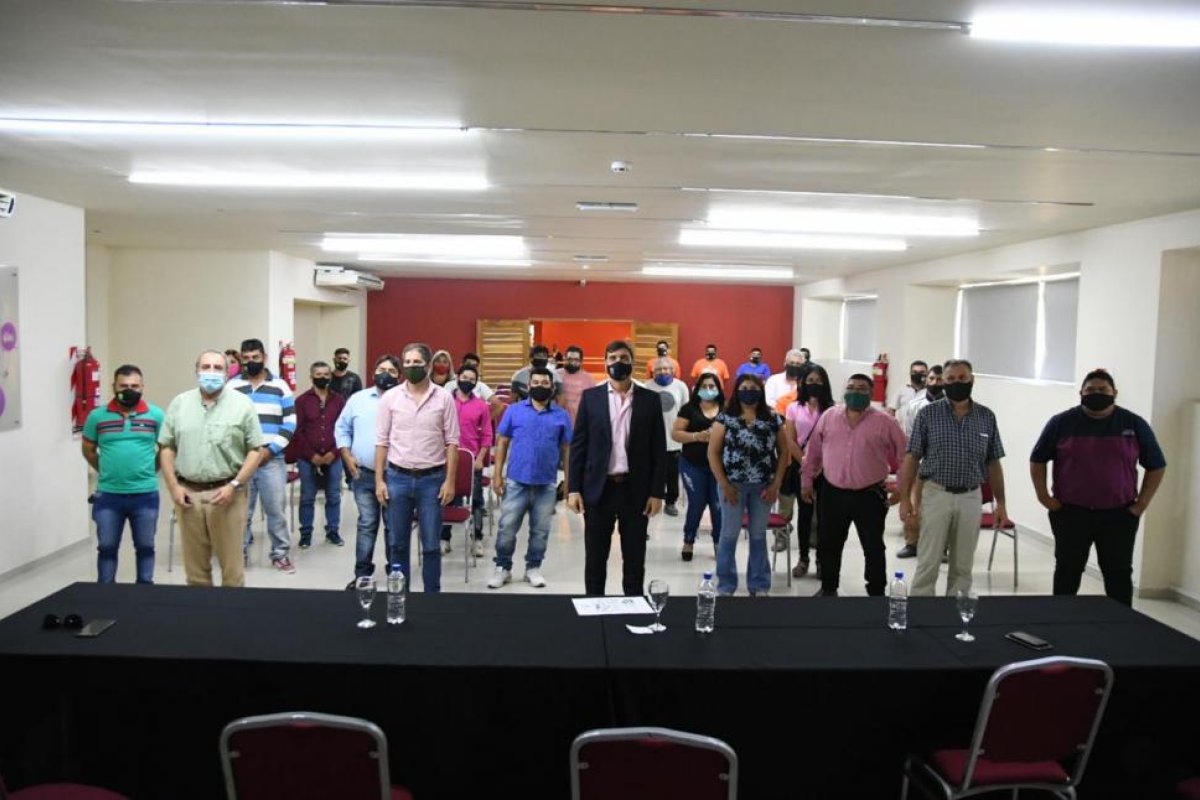 El intendente Mukdise vistó  el gremio UTHGRA de la ciudad y saludó a los trbajadores gastronómicos  por las fiestas navideñas
