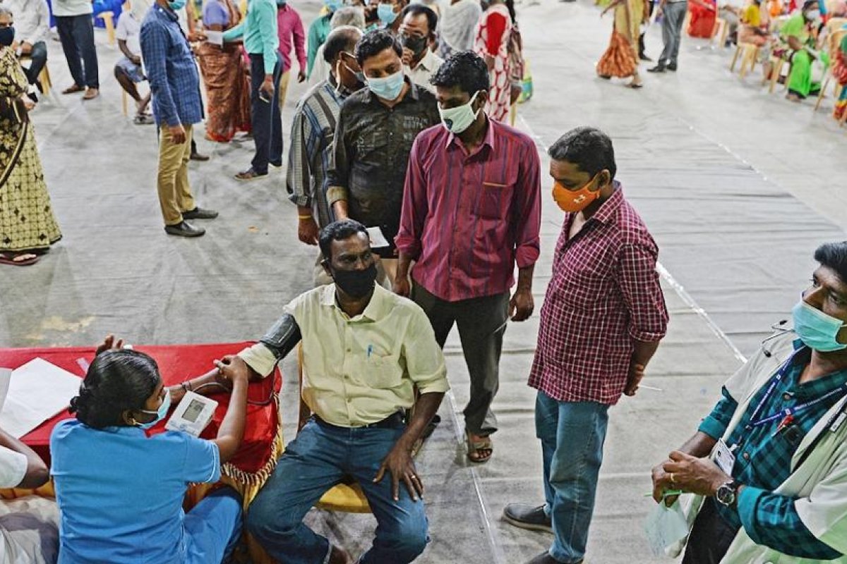 India reportó la peor cifra diaria de casos de coronavirus en casi cinco meses