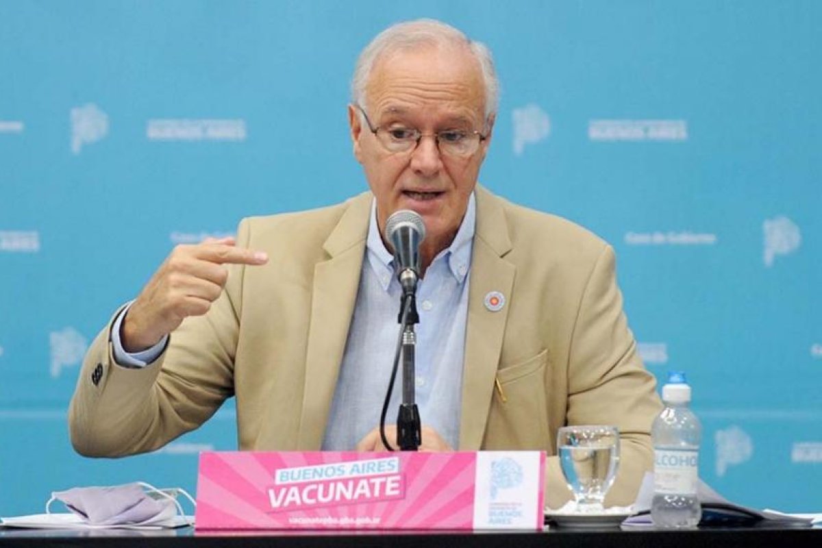 Gollan: "El objetivo es vacunar en dos meses al mayor porcentaje de población de riesgo"