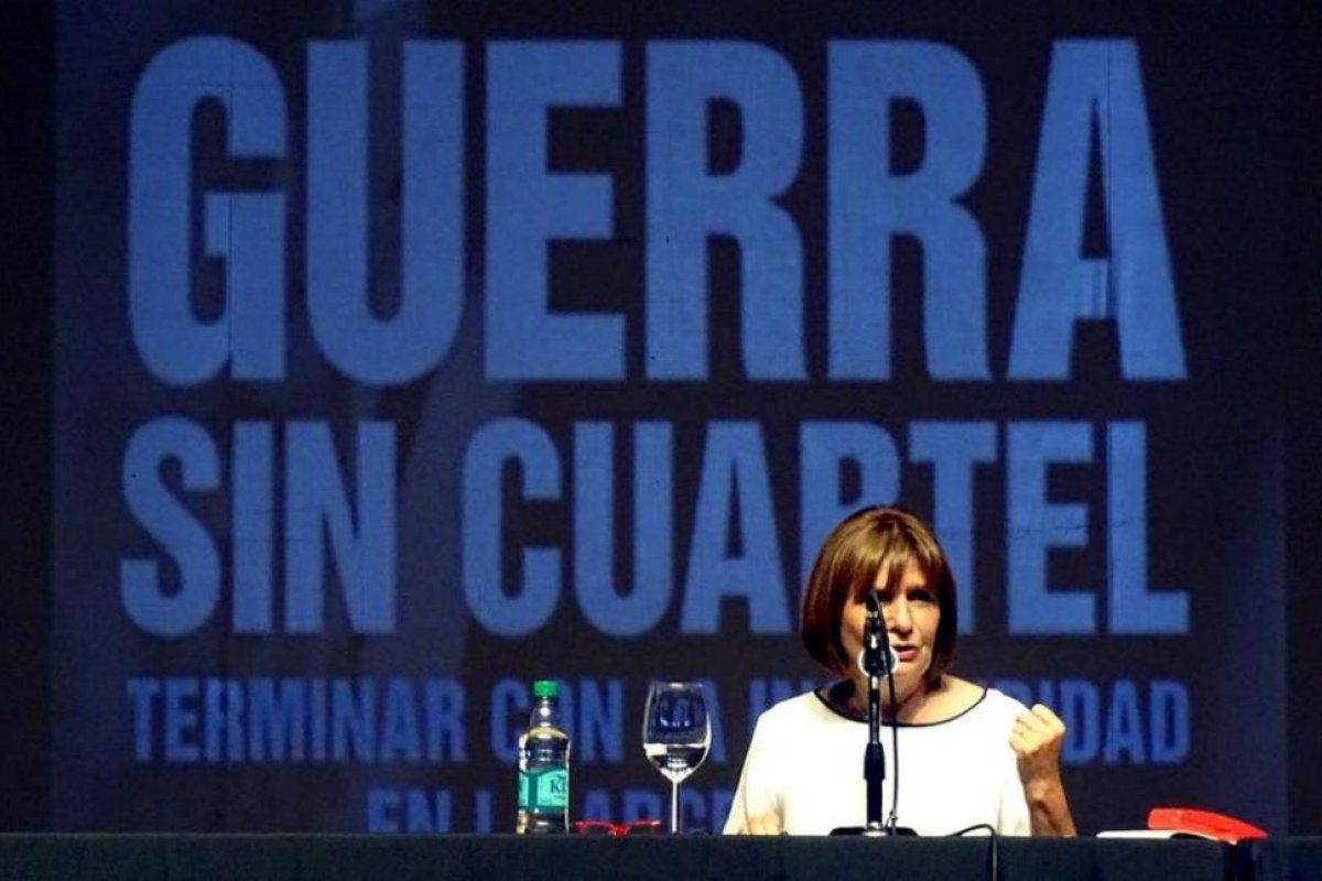 Solo en Off: sin probarse el casco, Patricia Bullrich se prepara para la "batalla de El Calafate"