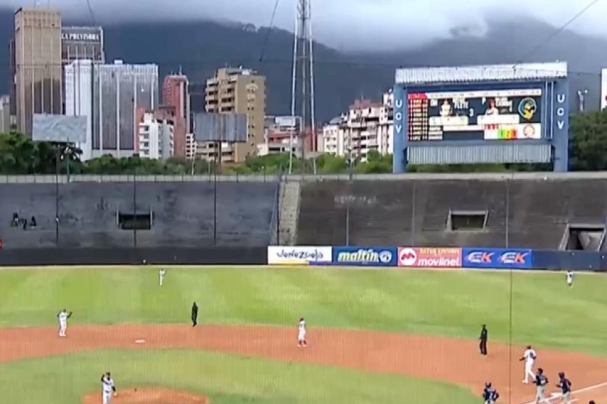 Terremotos en Venezuela interrumpen juego en el Estadio Universitario