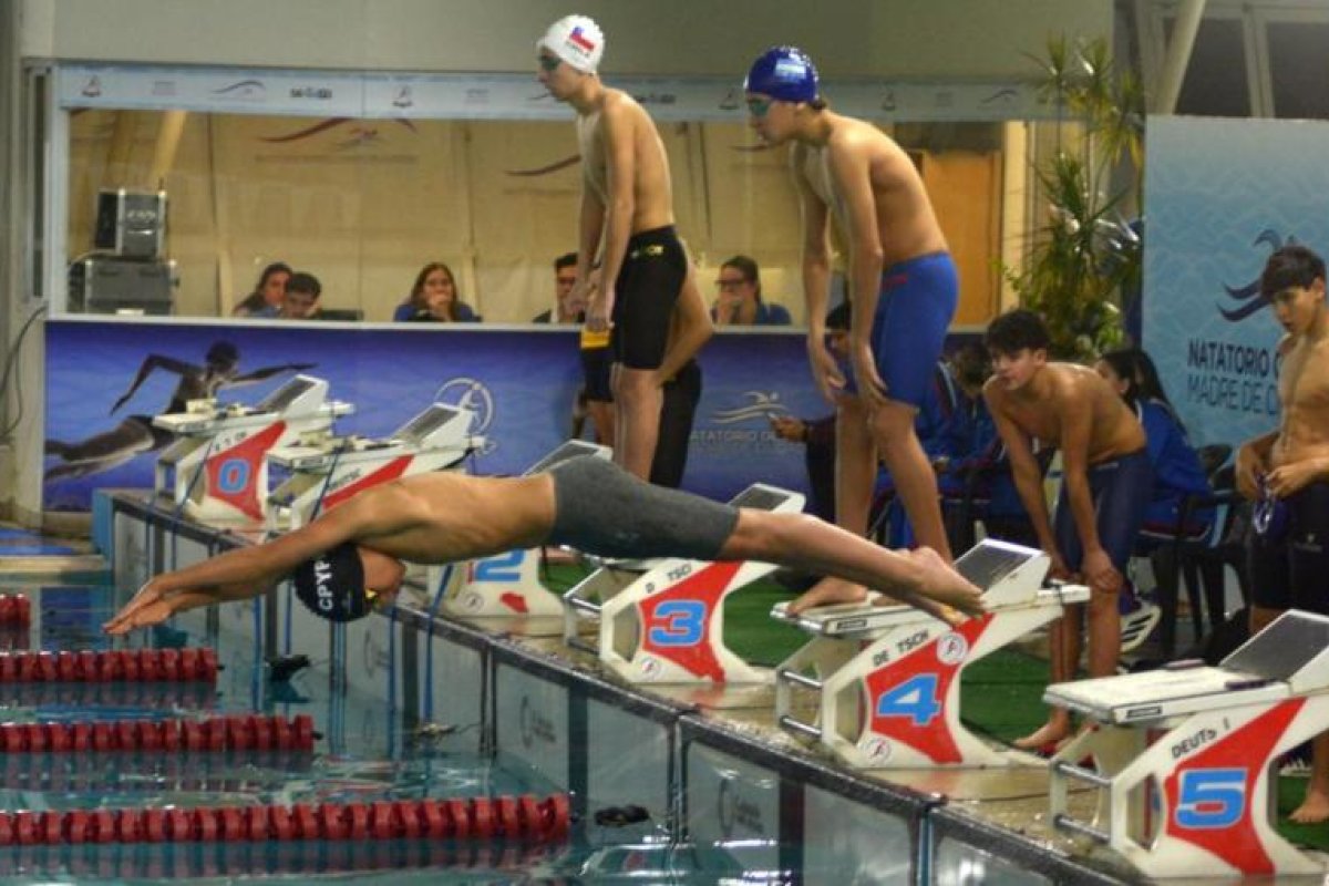 Inicio del Campeonato Nacional de Natación con Más de 500 Participantes