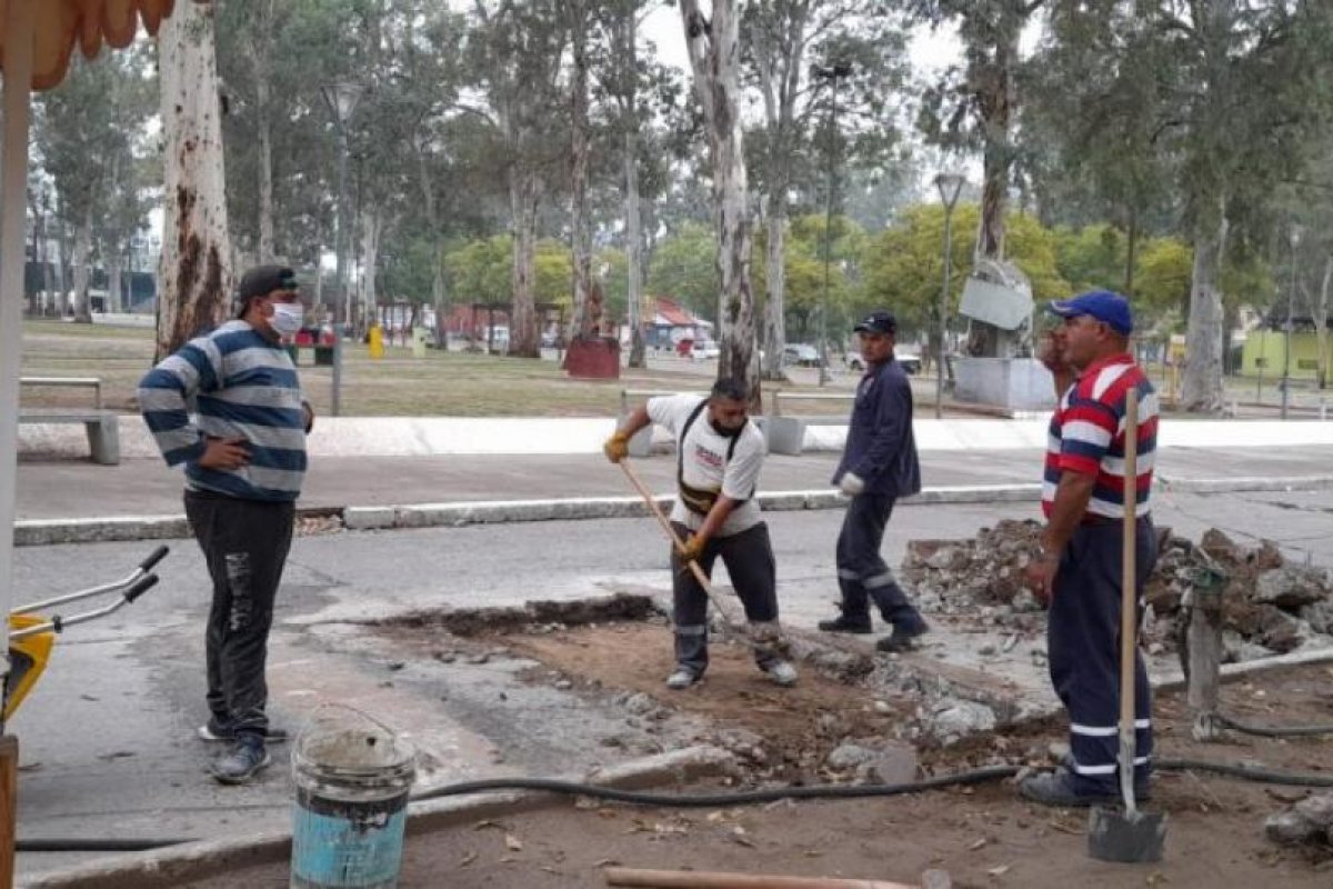 EL MUNICIPIO IMPULSA UN PLAN DE BACHEO INTEGRAL EN DIFERENTES CALLES DE LA CIUDAD