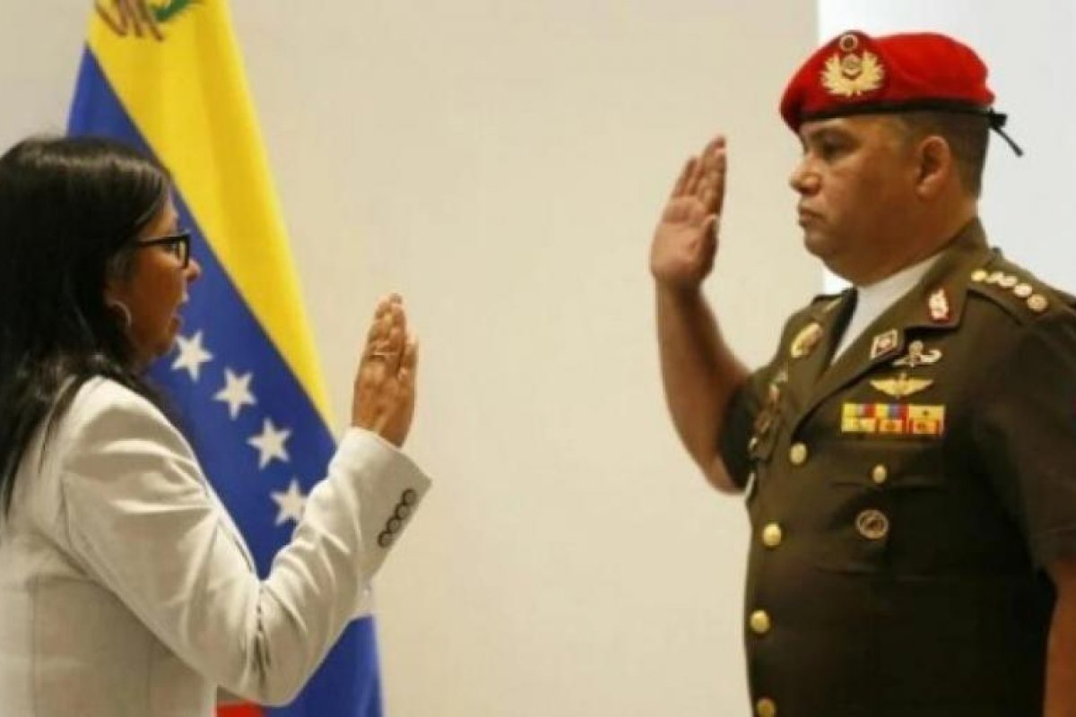 Nombramiento de Gustavo Enrique González López como Jefe de la Guardia Presidencial