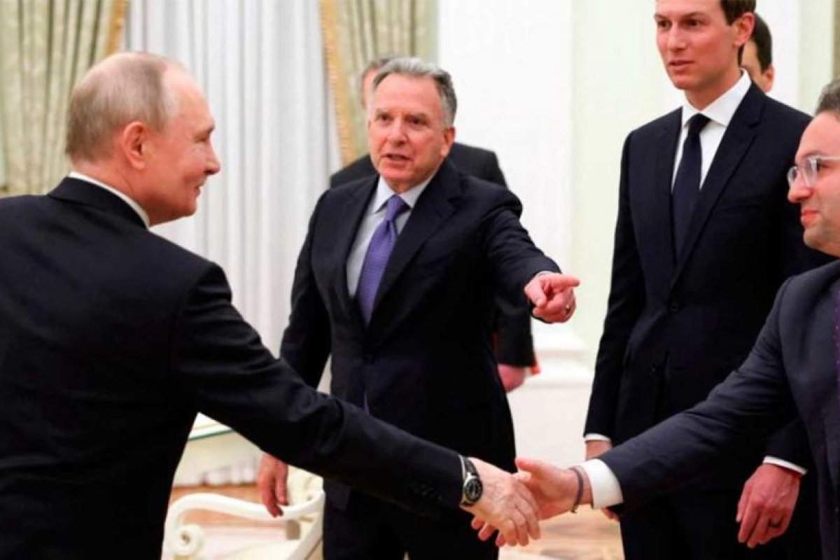 Putin y enviados de Trump discuten paz en Ucrania en Moscú