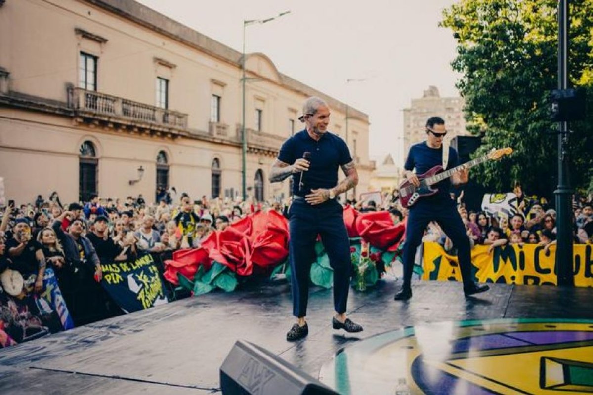 Ke Personajes conmueve a su público con un show previo al álbum debut