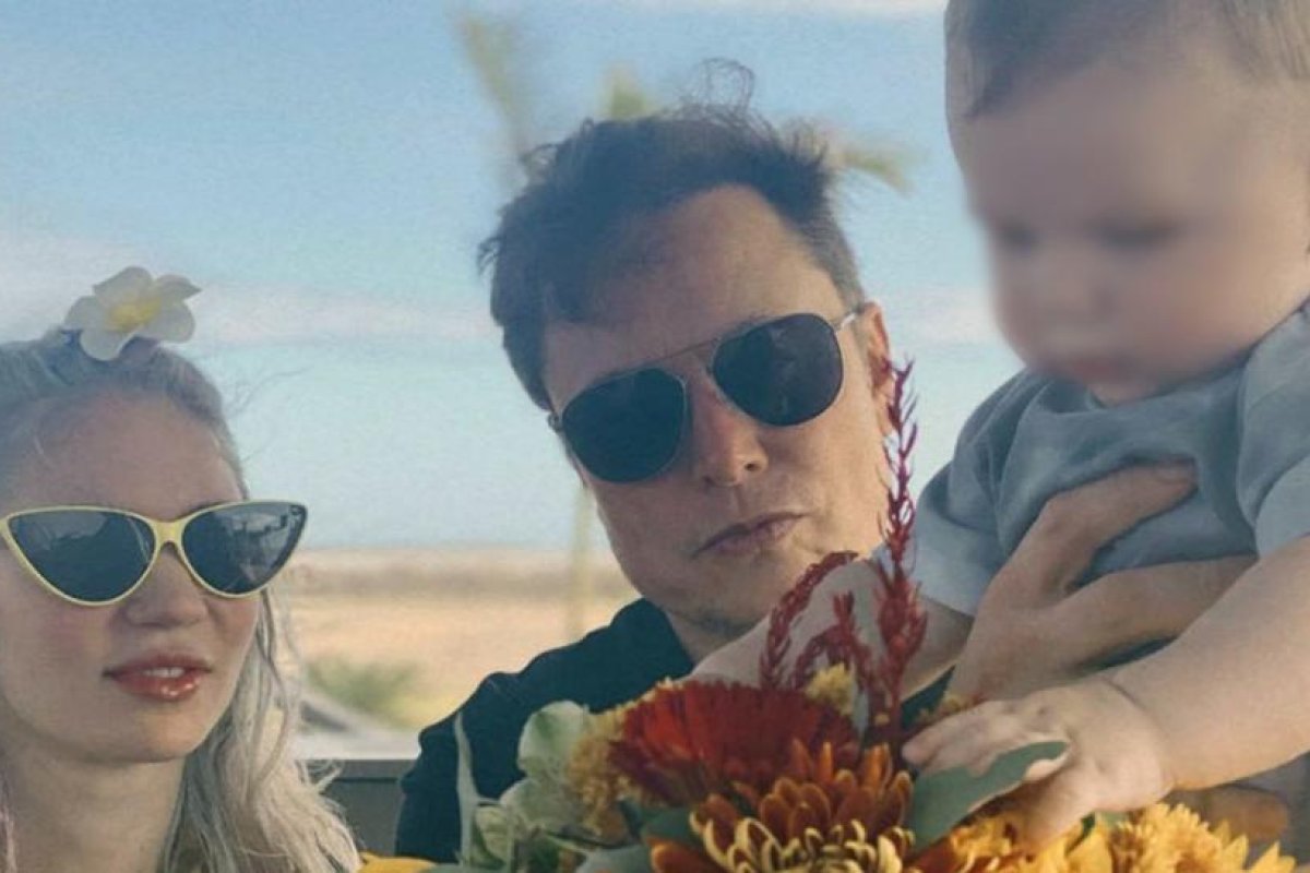 FOTO: Elon Musk comparte una imagen familiar íntima junto a Grimes y su hijo X Æ A-Xii