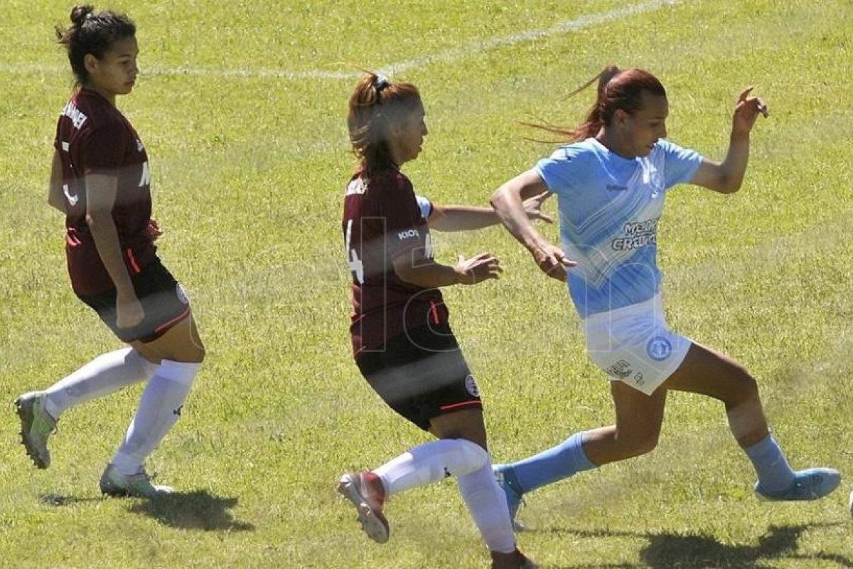 "El futuro tiene que ser del fútbol femenino en Conmebol y en el mundo"