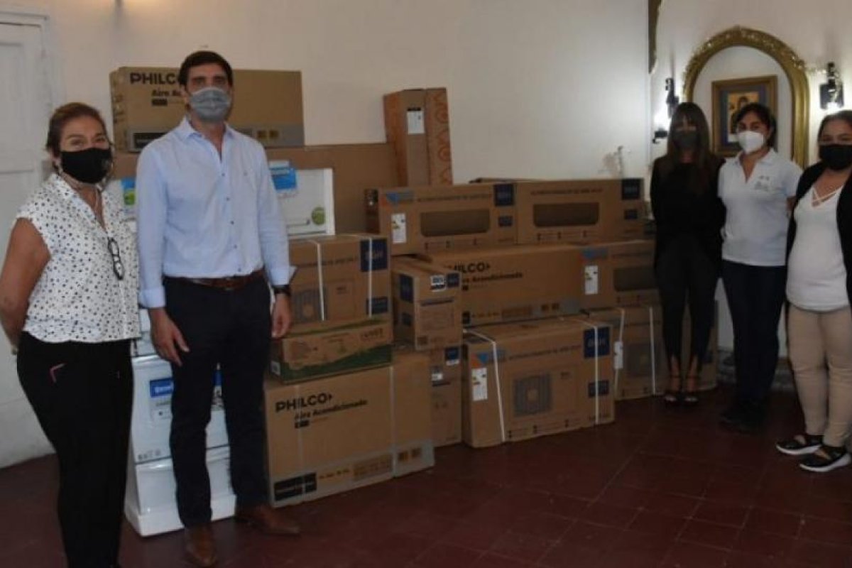 El Intendente Municipal Dr. Jorge Mukdise hizo entrega de equipamiento para las salas de primeros auxilios a través del programa sumar