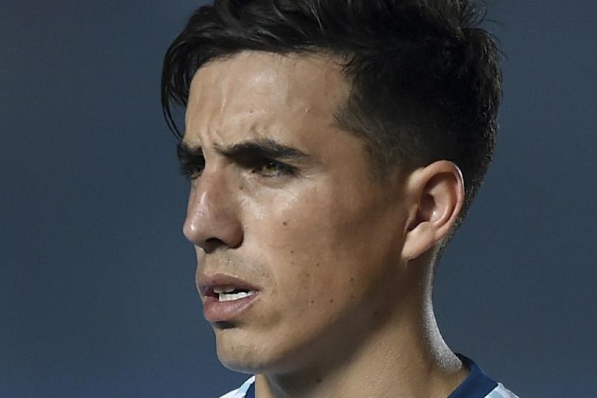 Saravia sufrió una grave lesión en la rodilla y es la segunda baja en la selección