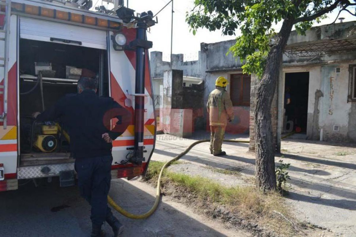 Barrio España: Incendiaron la casa de los presuntos homicidas de Walter "Mata Pollo" Chavez en Las Termas de Río Hondo