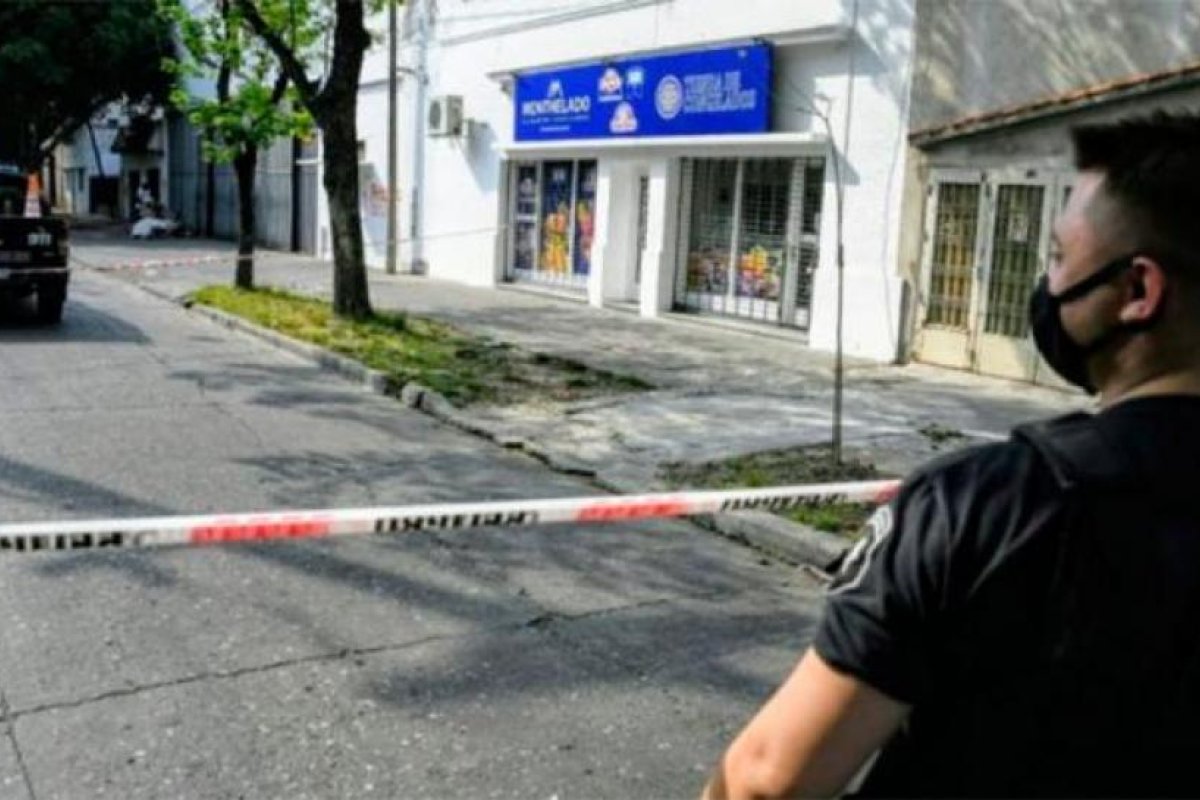 Rosario: un ladrón murió tras dispararse en la ingle cuando huía de un robo