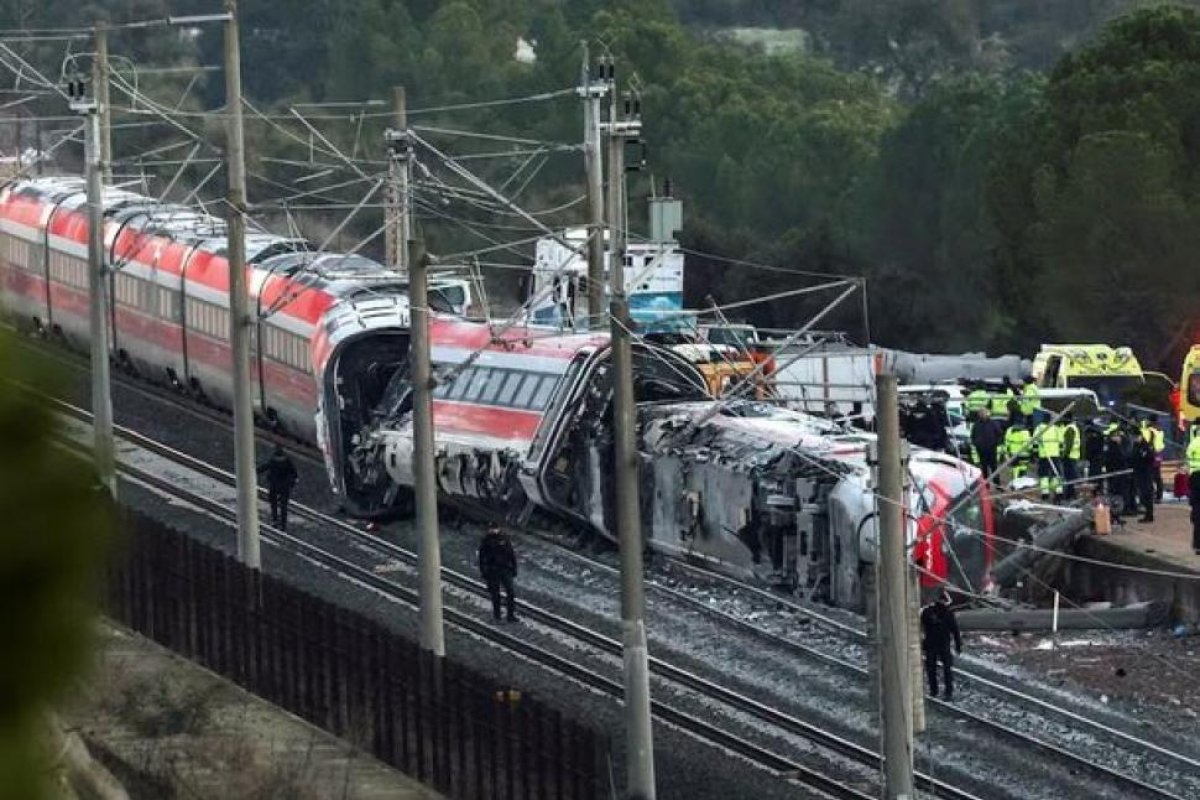 Investigación revela falla estructural en el choque de trenes en Adamuz