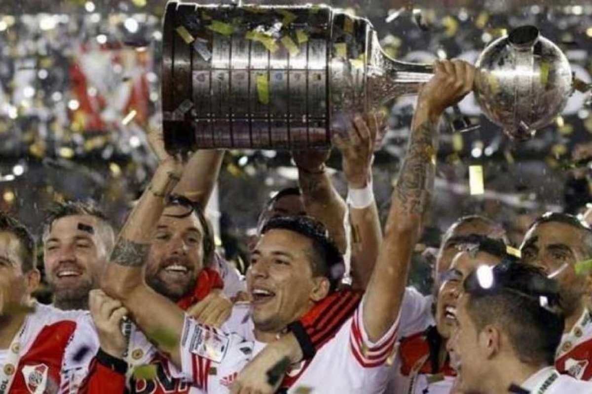 Vangioni formaliza su retiro del fútbol profesional tras una destacada carrera