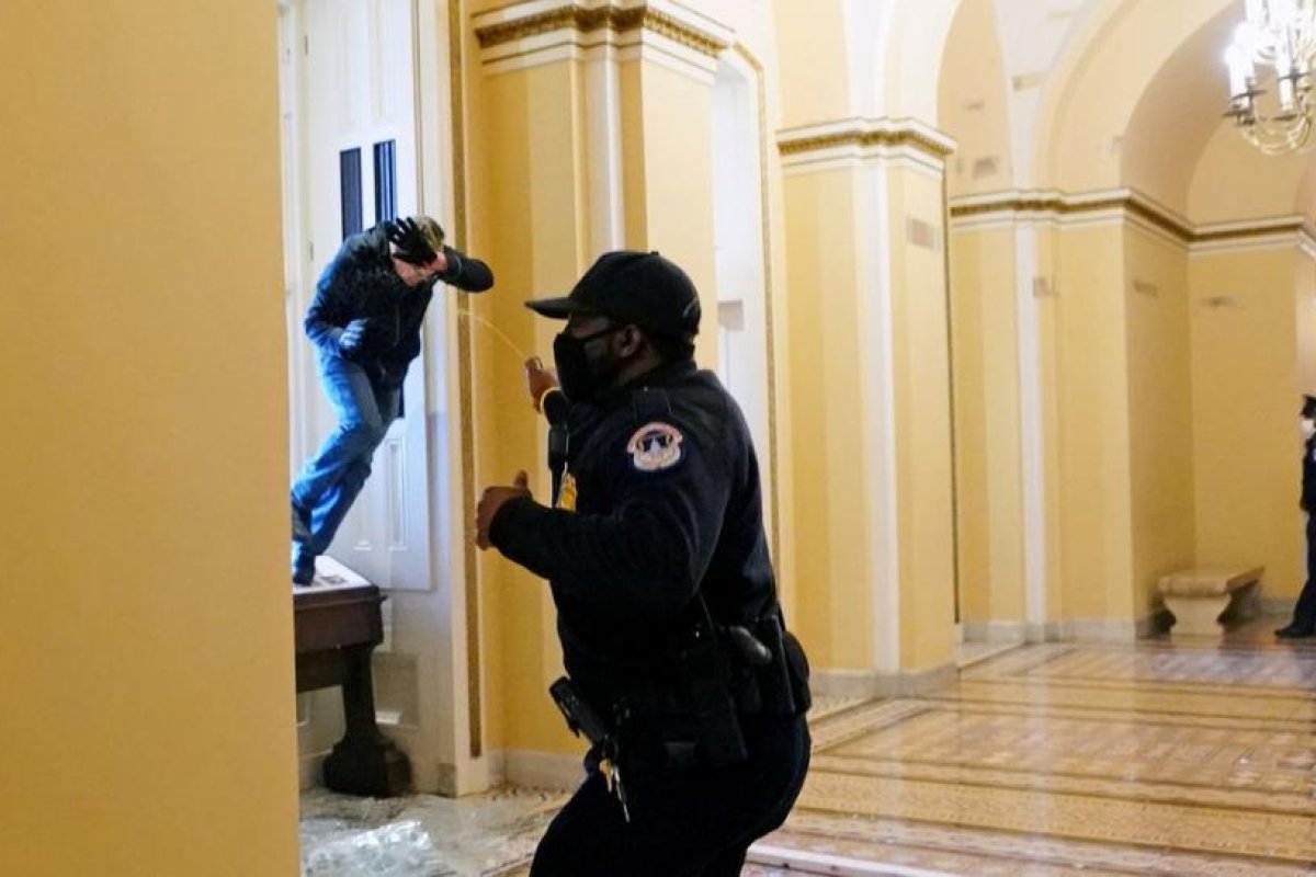 La policía del Capitolio de EE.UU. confirma la muerte de un oficial, herido durante los disturbios