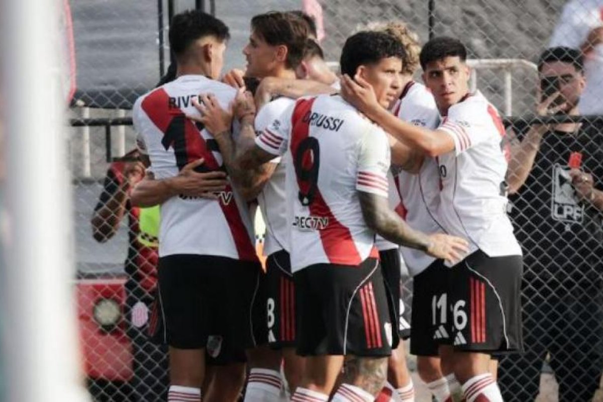 River Plate supera a Barracas Central con gol de Gonzalo Montiel