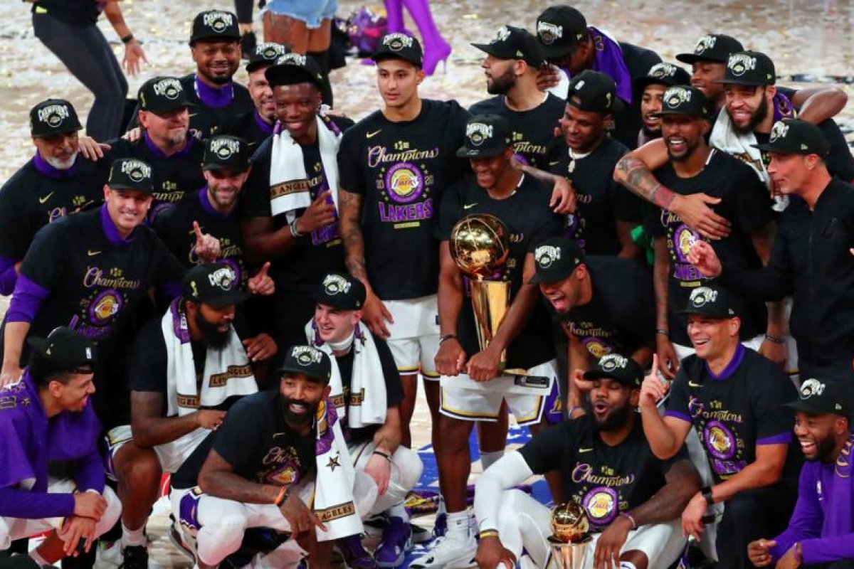 Los Lakers de Los Ángeles se consagran campeones de la NBA tras imponerse al Heat de Miami 4 juegos a 2 en la serie final
