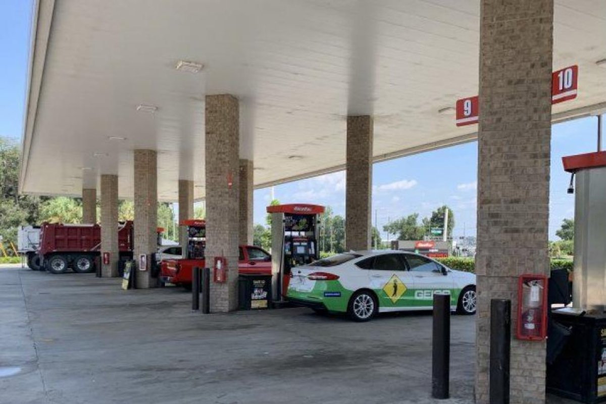 Aumento de precios de combustibles en Estados Unidos por conflicto en Irán